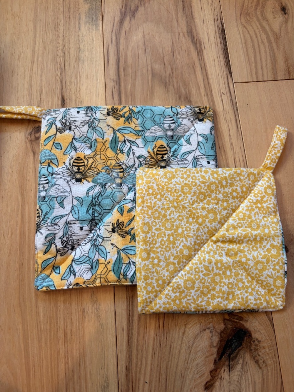 Boutique Handmade Reversible Honeybee & Floral Quilted Pot Holders Set